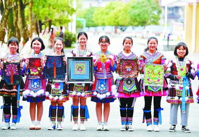 增强中华民族共同体意识 实现中华民族伟大复兴 增强中华民族共同体意识 实现中华民族伟大复兴